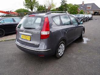 damaged passenger cars Hyundai I-30 1.6 CRDi Combi 2008/10