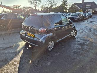 damaged passenger cars Toyota Aygo 1.0 12v 2010/4