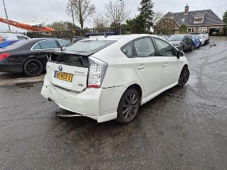 Damaged car Toyota Prius 1.8 16v Hybrid 2011/1