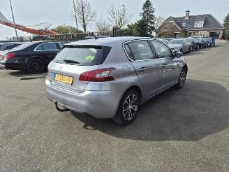 Voiture accidenté Peugeot 308 1.2 12v THP 2014/11