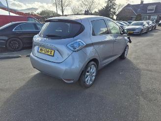 damaged passenger cars Renault Zoé R90 2017/1