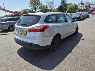 Voiture accidenté Ford Focus Wagon 1.6 Ti 2012/1