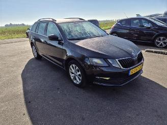Skoda Octavia Combi 1.6 TDi picture 4