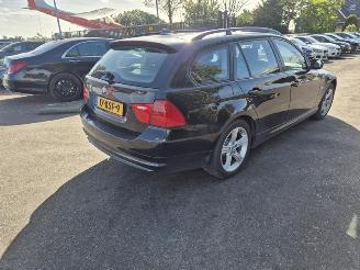 uszkodzony samochody osobowe BMW 3-serie 316i Touring 2010/1
