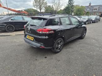Schadeauto Renault Clio GrandTour 1.2 16v 2013/10
