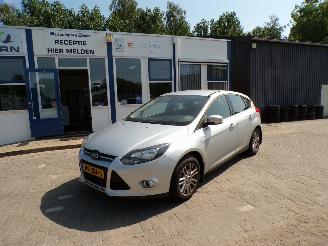 Damaged car Ford Focus 1.0 Ecoboost Titanium 2012/10