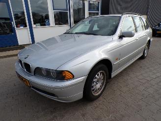 Damaged car BMW 5-serie Touring 520i Lifestyle Edition 2003/5