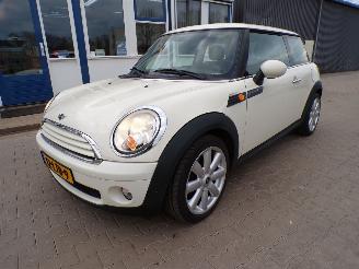 Vaurioauto  passenger cars Mini One 1.6 Minimalist Business Line 2010/6
