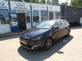 škoda osobní automobily Peugeot 308 SW 1.2 Pure Tech Blue Lease Premium 2015/11