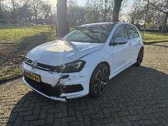 uszkodzony samochody osobowe Volkswagen Golf  2014/1