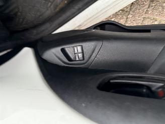 Peugeot 108  picture 18