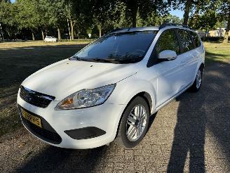 damaged passenger cars Ford Focus  2009/1