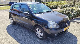 Avarii autoturisme Renault Clio 1.2 comfort , 5-deurs , goed rijdend 2004/3