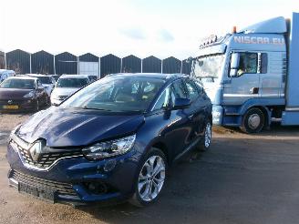 Damaged car Renault Grand-scenic 1.8 Dci Corporate Edition 2020/2