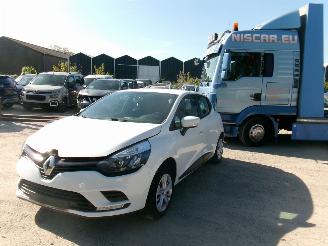 Schadeauto Renault Clio 0.9 Cool & Sound 2019/5