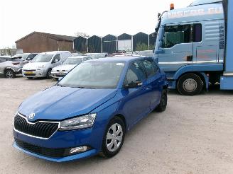 Damaged car Skoda Fabia 1.0 Active 2021/6