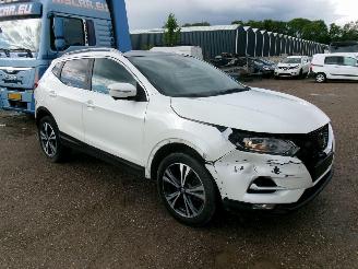 Nissan Qashqai 1.2 LE Sport - N-Connect picture 3