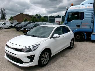 damaged passenger cars Kia Rio 1.0 Lounge 2022/2