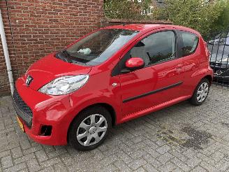 Vaurioauto  passenger cars Peugeot 107 Automaat 2009/6