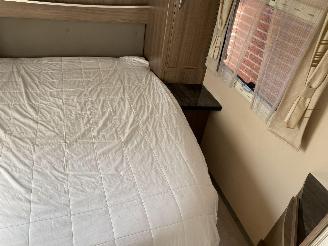 Challenger  Challeger Mageo 118EB/119 Queensbed en hefbed picture 17