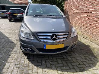 Mercedes B-klasse 180 Business Class bak en motor uitgevallen picture 15