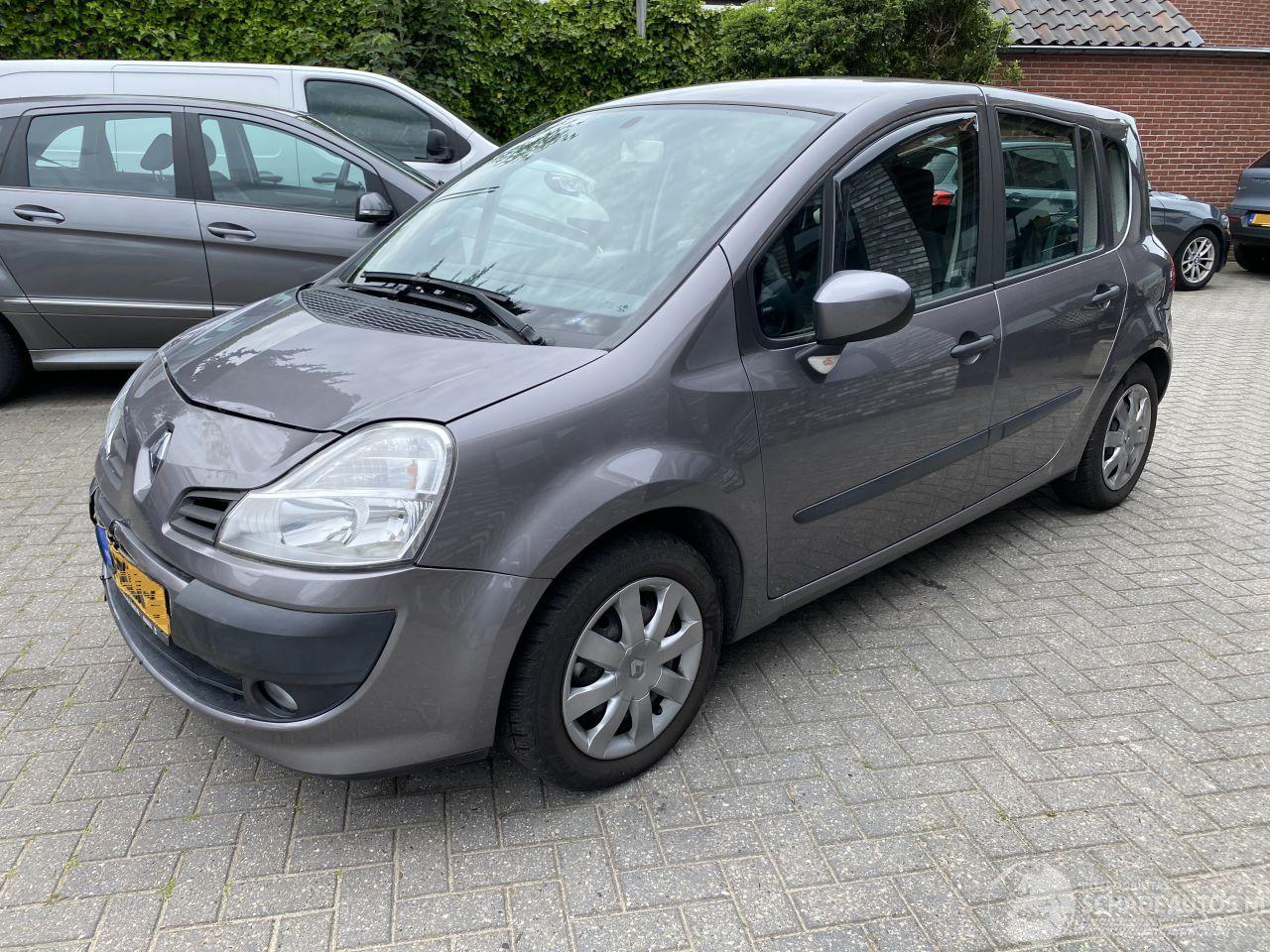 Renault Modus Automaat 1.6 82KW KORTE PRIJS.