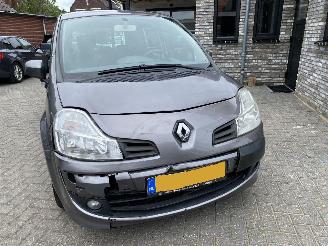 Renault Modus Automaat 1.6 82KW KORTE PRIJS. picture 4