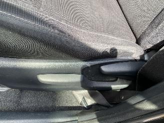Toyota Rav-4 2.2D Style 4WD Vaste Prijs picture 51