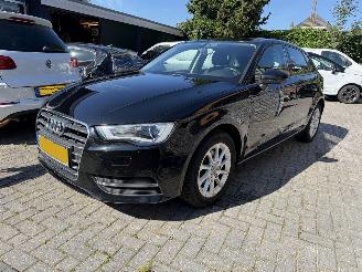 Unfallwagen Audi A3 Automaat SPORTBACK 1.2 TFSI Attraction 5drs vaste prijs 2014/4