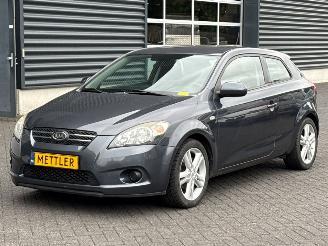 Voiture accidenté Kia Cee d 1.4 CVVT 16V Hatchback 2Dr Benzine 1.396cc 66kW (90pk) FWD 2010/4