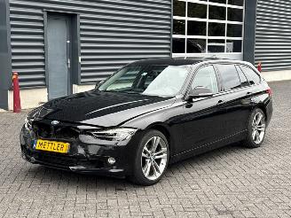 Avarii autoturisme BMW 3-serie 320i 2.0 16V Combi/o  Benzine 1.997cc 135kW (184pk) RWD 2013/5