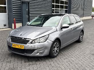 Coche accidentado Peugeot 308 1.2 12V e-THP PureTech 130 Combi/o 4Dr Benzine 1.199cc 96kW (131pk) FWD 2016/2