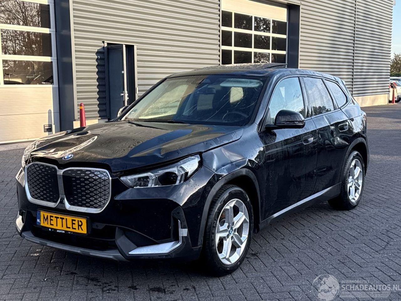 BMW iX1 225KW (306PK) haman kadon panoramadak