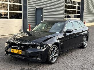 Schadeauto BMW 5-serie 530e xDrive 2.0 Turbo 16V Combi/o  Elektrisch Benzine 1.998cc 215kW (292pk) 4x4 2021/9