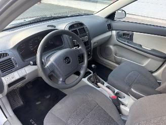 Kia Cerato 1.6 16V Hatchback  Benzine 1.599cc 77kW (105pk) FWD picture 11