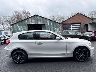BMW 1-serie 118i 16V Hatchback 2Dr Benzine 1.995cc 105kW (143pk) RWD picture 6