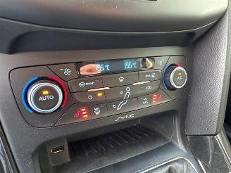 Ford Focus 1.5 EcoBoost 16V 150 Combi/o  Benzine 1.498cc 110kW (150pk) FWD picture 17