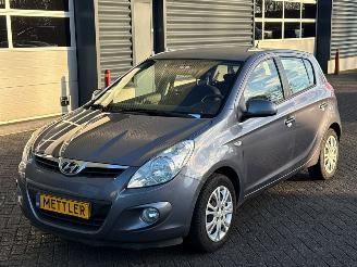 Damaged car Hyundai I-20 1.2i 16V Hatchback  Benzine 1.248cc 57kW (77pk) FWD 2009/1