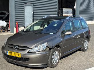 Damaged car Peugeot 307 1.6 16V Combi/o  Benzine 1.587cc 80kW (109pk) FWD 2005/4