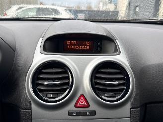 Opel Corsa 1.2 16V Hatchback  Benzine 1.229cc 59kW (80pk) FWD picture 13