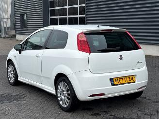 Fiat Grande Punto 1.4 Hatchback  Benzine 1.368cc 57kW (77pk) FWD picture 3