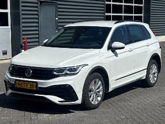 skadebil auto Volkswagen Tiguan R-Line 1.4 TSI eHybrid 16V SUV  Elektrisch Benzine 1.395cc 180kW (265pk) FWD 1.4 TSI eHybrid 16V SUV  Elektrisch Benzine 1.395cc 195kW (265pk) FWD 2021/6
