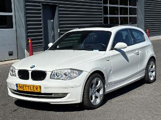 Vaurioauto  passenger cars BMW 1-serie 118i 16V Hatchback 2Dr Benzine 1.995cc 105kW (143pk) RWD 2007/8