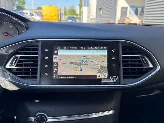 Peugeot 308 1.6 BlueHDi 120 Combi/o 4Dr Diesel 1.560cc 88kW (120pk) FWD picture 14