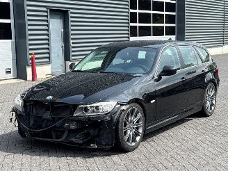 Voiture accidenté BMW 3-serie 325i 24V Combi/o  Benzine 2.979cc 160kW (218pk) RWD 2010/11