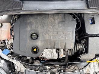Ford Focus 1.6 TDCi ECOnetic Combi/o  Diesel 1.560cc 77kW (105pk) FWD picture 21