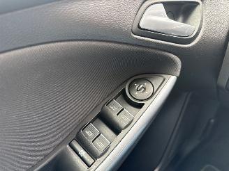 Ford Focus 1.6 Ti-VCT 16V 125 Hatchback picture 19