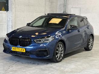 Voiture accidenté BMW 1-serie 116d 1.5 12V TwinPower Hatchback  Diesel 1.496cc 85kW (116pk) FWD 2021/7