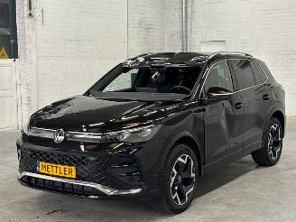damaged passenger cars Volkswagen Tiguan R-Line 2.0 TDI 4Motion SUV  Diesel 1.968cc 142kW (193pk) 4x4 2025/2
