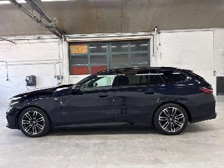 BMW 5-serie 520d M Pakket CARBONSCHWARZ METALLIC (416) 48V 2.0 TwinPower Turbo 16V Combi/o  Elektrisch Diesel 1.995cc 145kW (197pk) RWD 2024-03 (11GW; 12GW) B47D20B; JA1 picture 2
